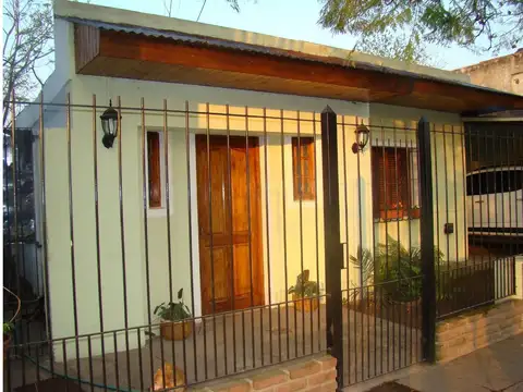 Casa americana sobre lote 11 x 20