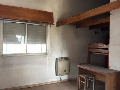 LOTE DE 8.66 X 34,64 CON COCHERAS Y 2 UNIDADES