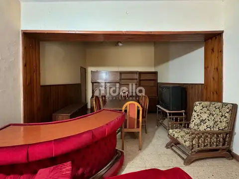Casa 7 ambientes con 2 baños