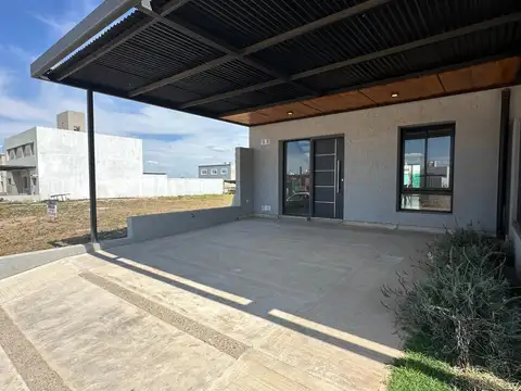 Casa 3 ambientes con 2 baños