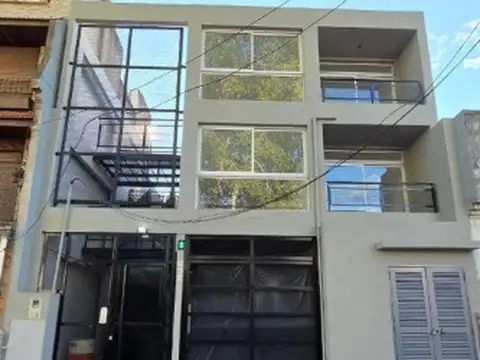 DEPARTAMENTO MONOAMBIENTE EN 1ER PISO AL CONTRA FRENTE, A ESTRENAR. EXCELENTE UBICACION.