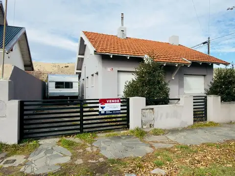 Casa en esquina -Centro de Esquel -Apta crédito
