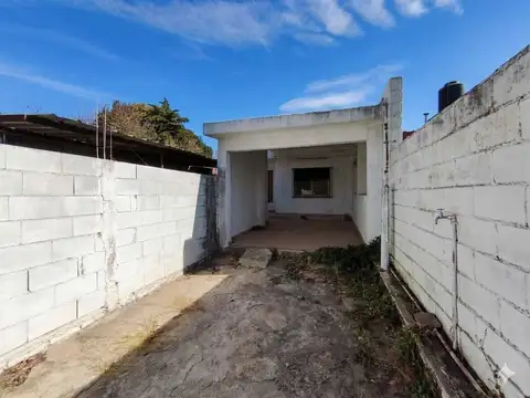 Casa 3 ambientes con 1 baño