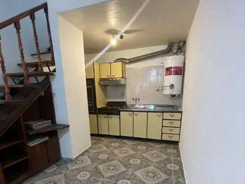 Depto Tipo Casa 2 ambientes con 1 baño