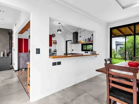 Casa 5 ambientes con 2 baños