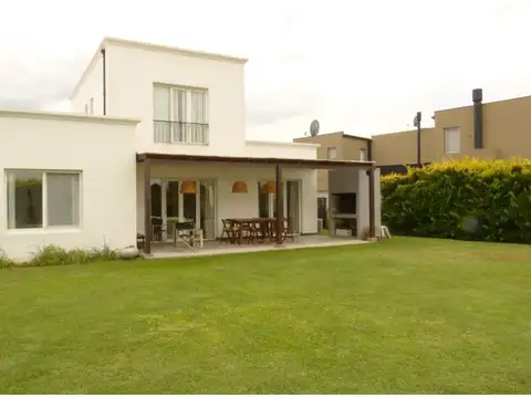 Alquiler anual a partir de Marzo - Casa 5 ambientes - Piscina - Barrio Islas, El Cantón, Escoba...