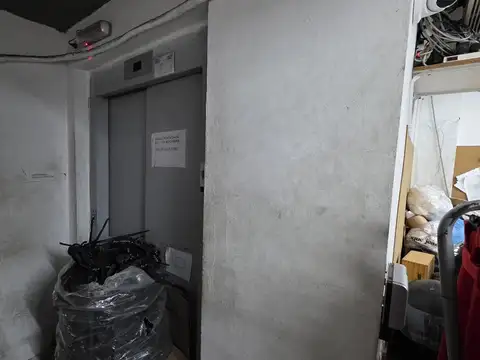 Deposito de 5 Pisos en Estratégica Zona de Flores