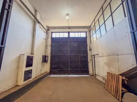 ALQUILER - DEPOSITO / GALPON - 760M2 - POMPEYA