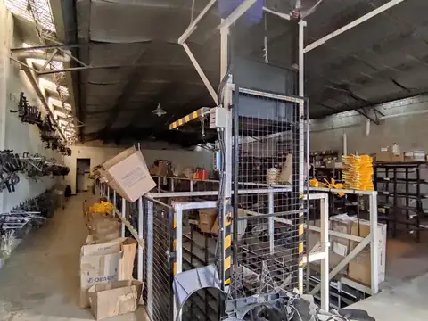 Local con depósito en Venta en Villa Ballester