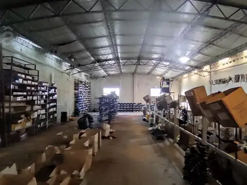 Local con depósito en Venta en Villa Ballester