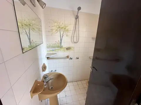 Casa en Alquiler con 2 cocheras