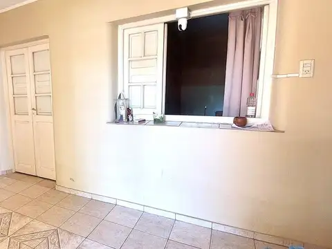 Casa 5 ambientes con 1 baño