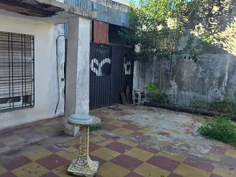 Casa en venta a refaccion en San Justo lote propio