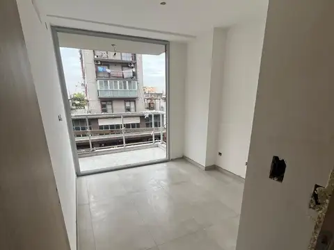 FLORESTA. AV. RIVADAVIA 8800 SEMI PISO 3 AMB. AL FRENTE C/ BALCON " A ESTRENAR "