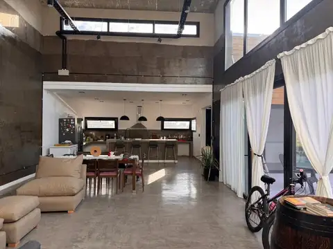 VENTA CASA 5 AMBIENTES AREA 60