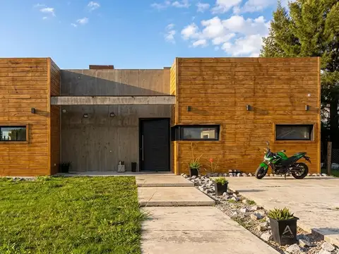 VENTA CASA 5 AMBIENTES AREA 60