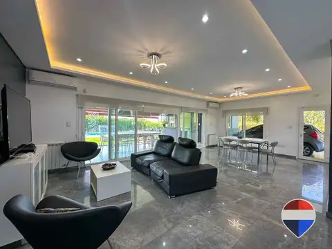 Casa en Venta con 2 cocheras