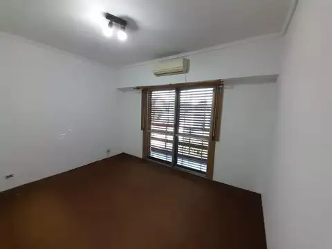VENTA DE CHALET 4 AMBIENTES EN MORON - NUEVO PRECIO