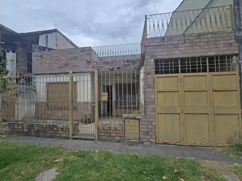 VENTA CASA 3 AMBIENTES EN VILLA BALLESTER