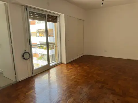Monoambiente Muy Luminoso con Cocina Independiente en Núñez