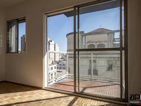 Venta Departamento 2 ambientes en Balvanera. Muy luminoso