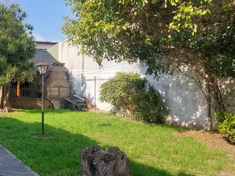 ALQUILER CASA 2 AMBIENTES , PARQUE, PARRILLA