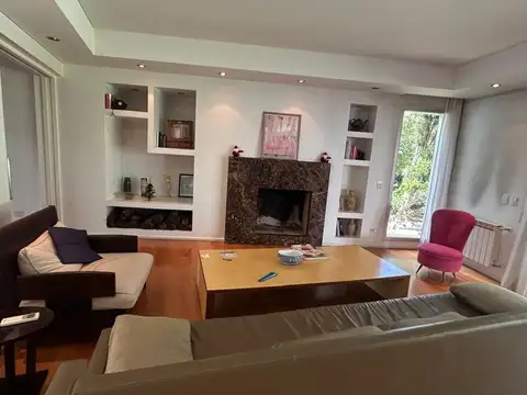 Casa en Venta con 5 cocheras