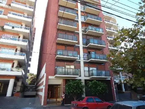VENTA DE DEPARTAMENTO DE 2 AMBIENTES CON PATIO