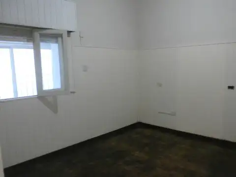 Oficina 5 ambientes con 1 baño