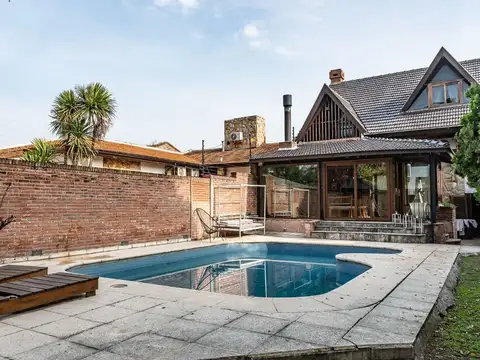 ALQUILER CASA 6AMBIENTES ITUZAINGO QUINCHO PILETA 