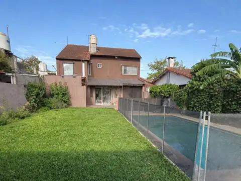 Casa en venta c/ cochera en Merlo