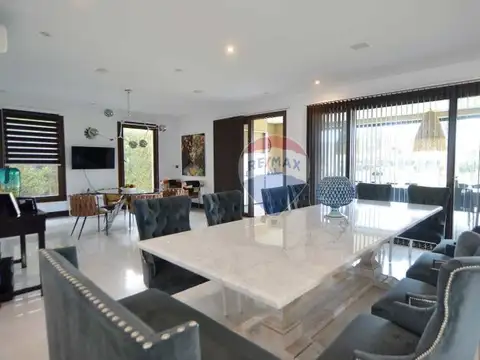 Casa 5 ambientes con 3 baños
