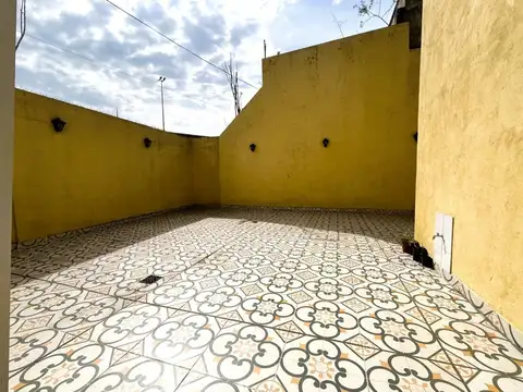 Liniers Venta Casa 4 ambientes gran patio luminosa