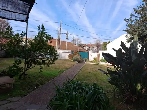 CHALET SOBRE IMPORTANTE LOTE