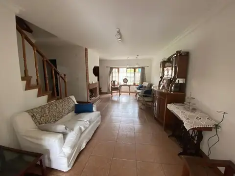 Casa en Venta con 4 cocheras