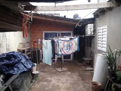Casa 7 ambientes con 2 baños