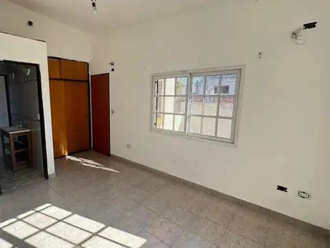 VENTA CASA 4 AMBIENTES CON GALPON SAN MARTÍN
