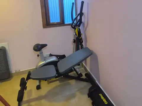 Casa 9 ambientes con 2 baños