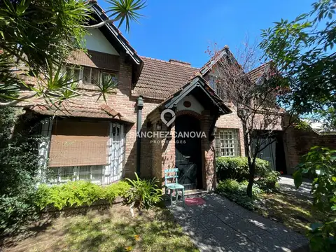 Chalet estilo inglés - venta/permuta, Ituzaingo Norte