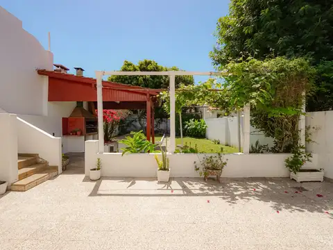 Venta Vivienda Multifamiliar, Olivos Roche, Jardín, Quincho, Terraza, Garage