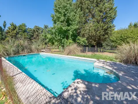 Venta Casa 6 ambientes - 5 dormitorios, con pileta