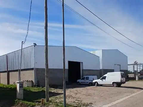 Galpon en venta de 700 m2 - Terreno de 1590 m2 - Parque Industrial Punto 53 - Unquillo - Escucha oferta