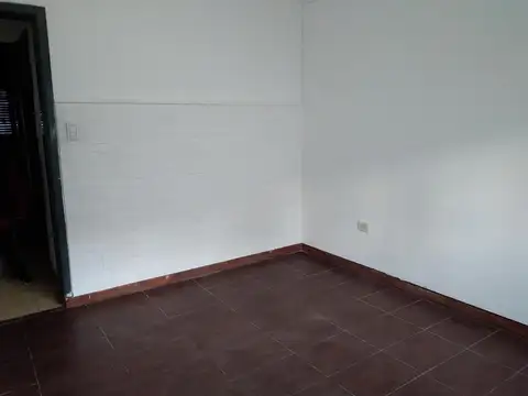 Casa 2 dormitorios- Berisso centro.