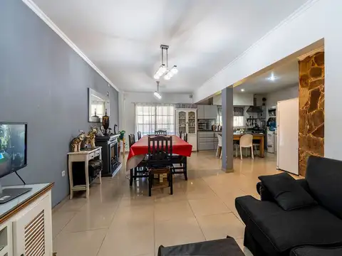 VENTA CASA 5 AMB QUILMES CON PILETA