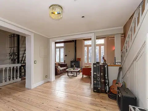 Venta Casa con amplio Local en PB sobre lote propio en Belgrano.