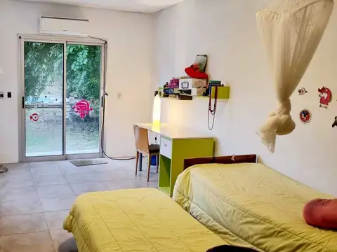 Casa 5 ambientes con 4 baños