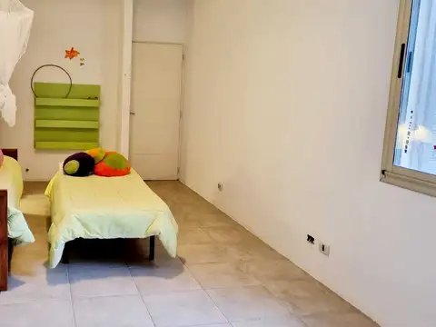 Casa en Alquiler Temporal con 3 cocheras