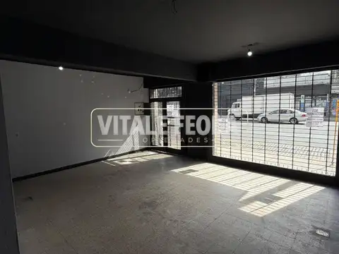 LOCAL EN VENTA EN LINIERS CON 42m2 BIEN UBICADO