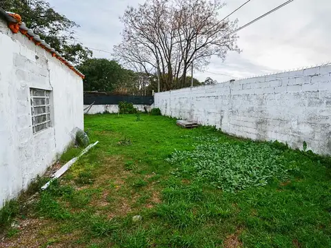 Venta casa dos dormitorios Peñarol garaje y fondo