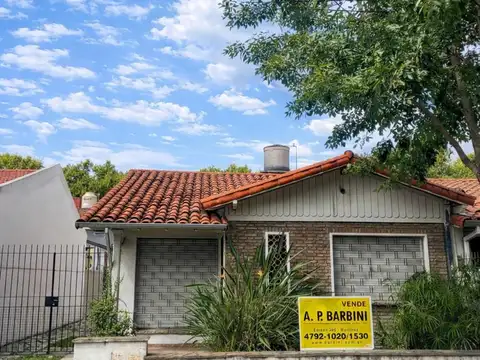 Martínez: PH Al Frente de 3 Amb. con Garage, Jardín. a 6 Cuadras de la Avenida Santa Fe
